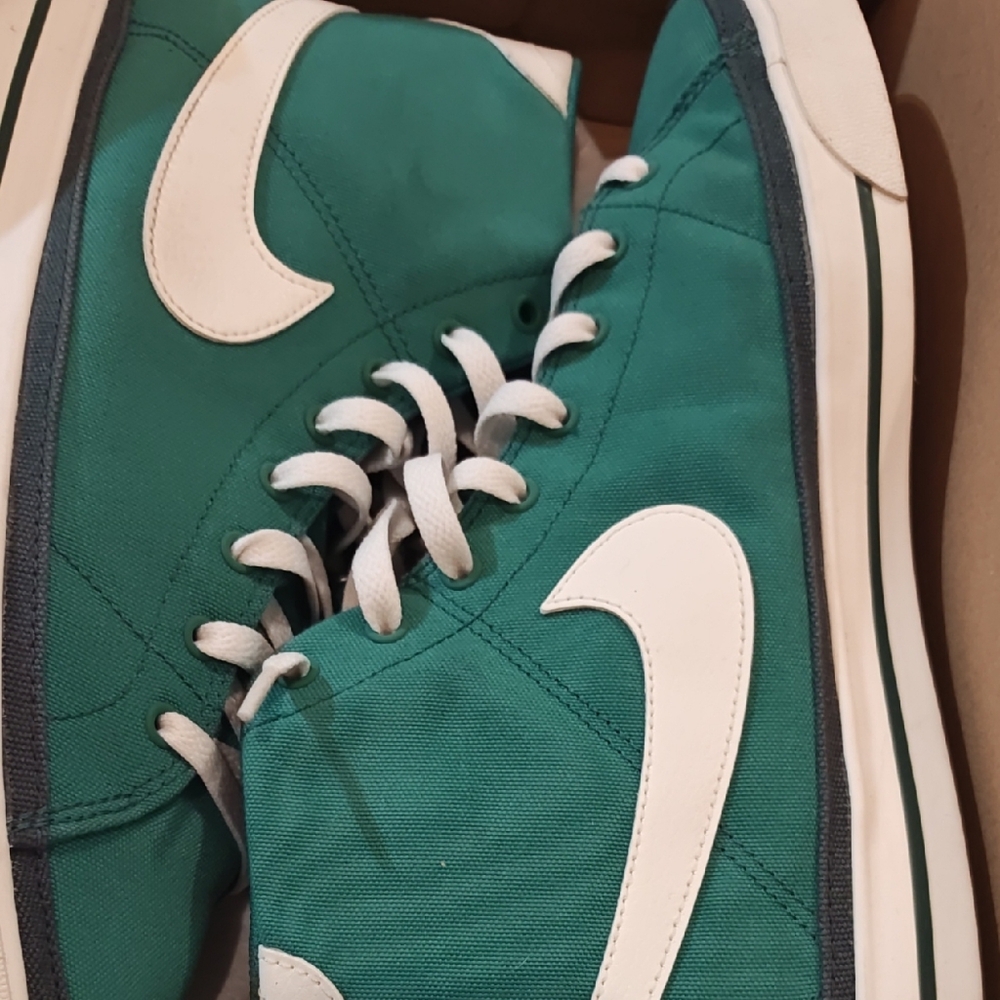 Nike Men’s Teal and White High-Top Sneakers